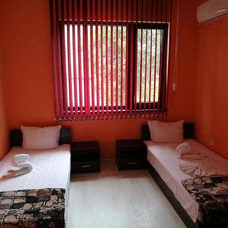 Guest House Karaulanov Elhovo  Extérieur photo