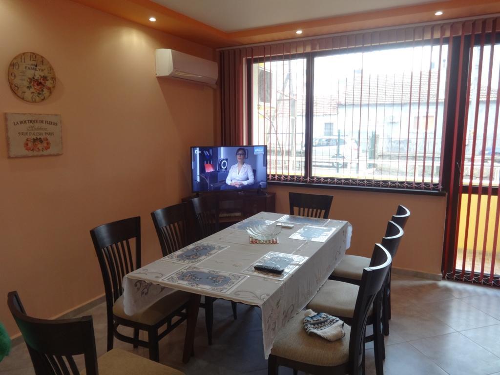 Guest House Karaulanov Elhovo  Extérieur photo