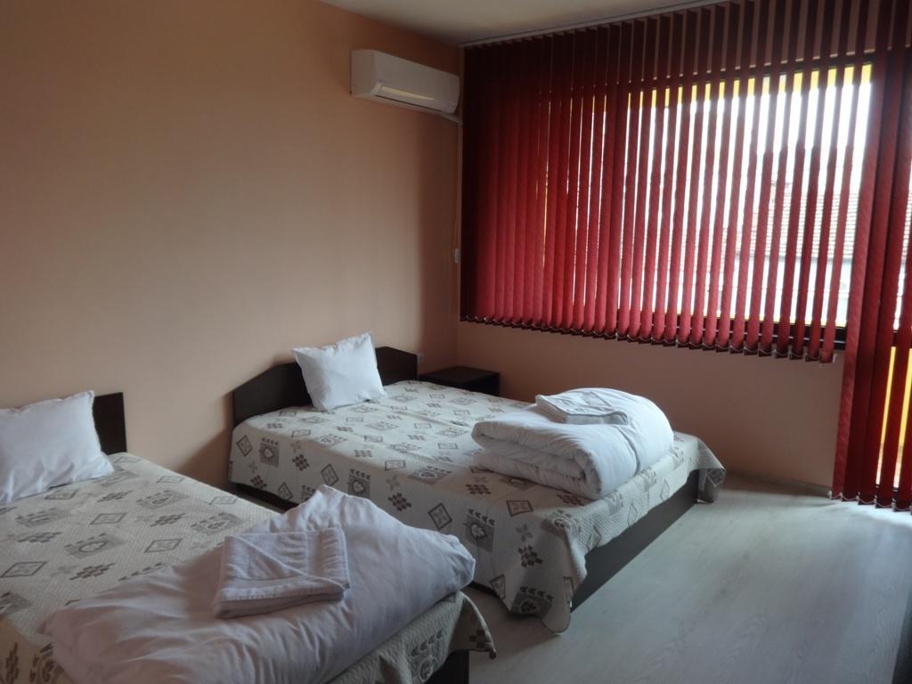 Guest House Karaulanov Elhovo  Extérieur photo