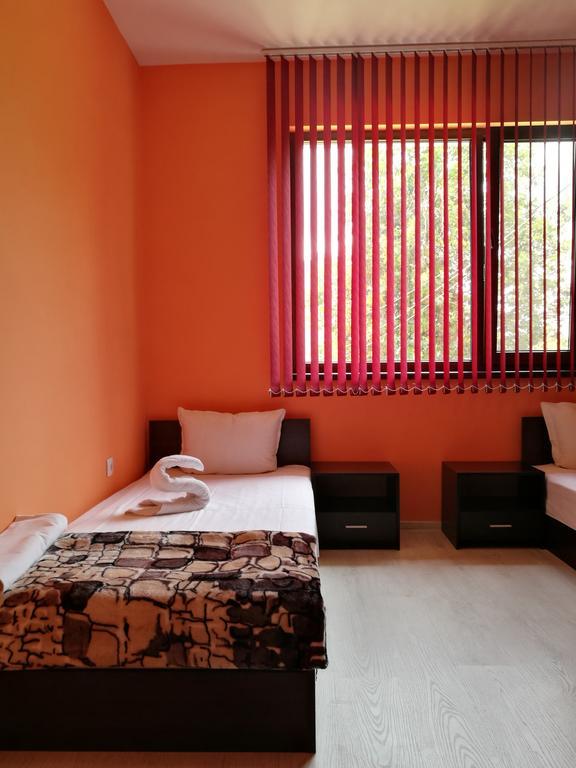 Guest House Karaulanov Elhovo  Extérieur photo