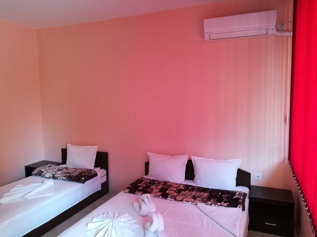 Guest House Karaulanov Elhovo  Extérieur photo