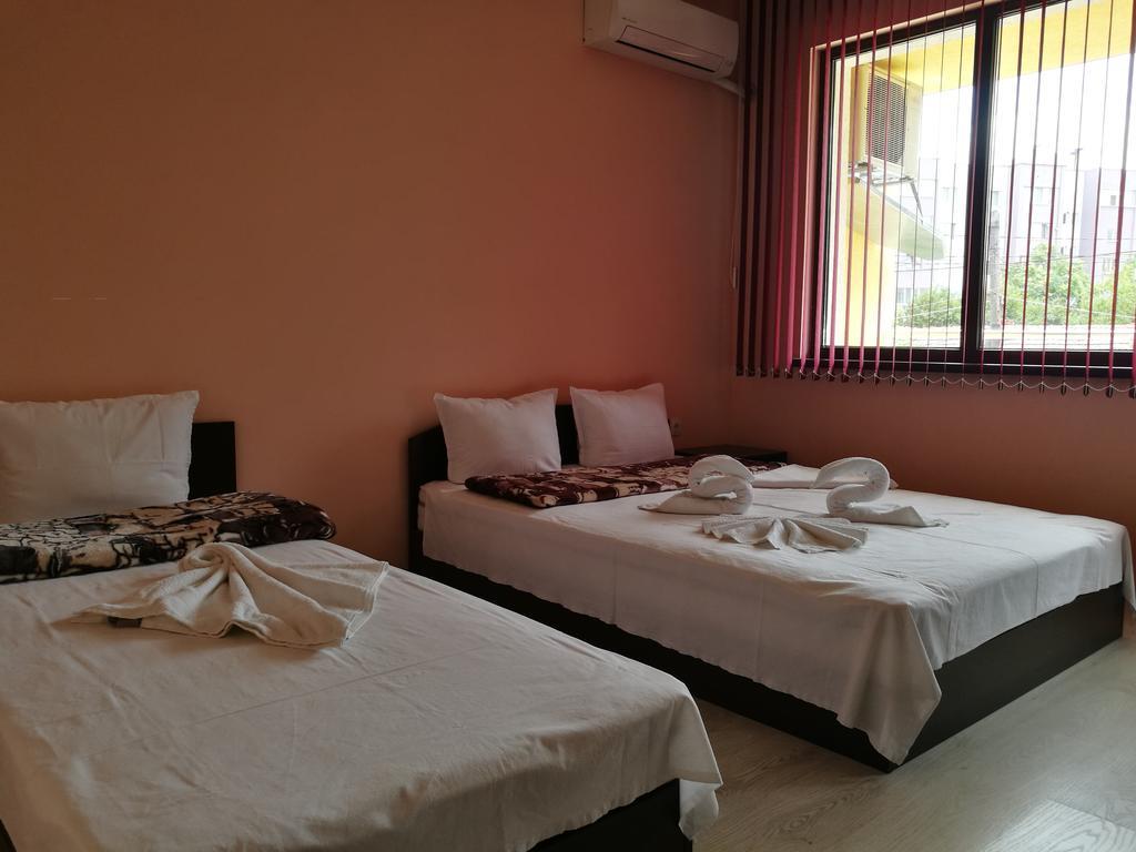 Guest House Karaulanov Elhovo  Extérieur photo
