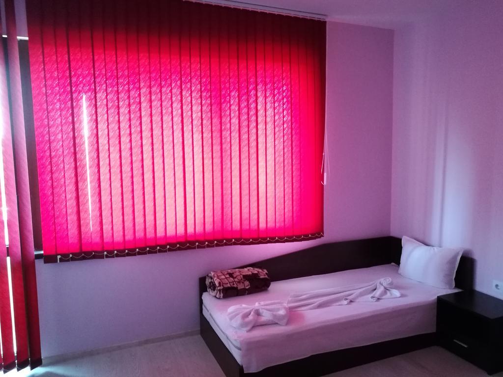 Guest House Karaulanov Elhovo  Extérieur photo