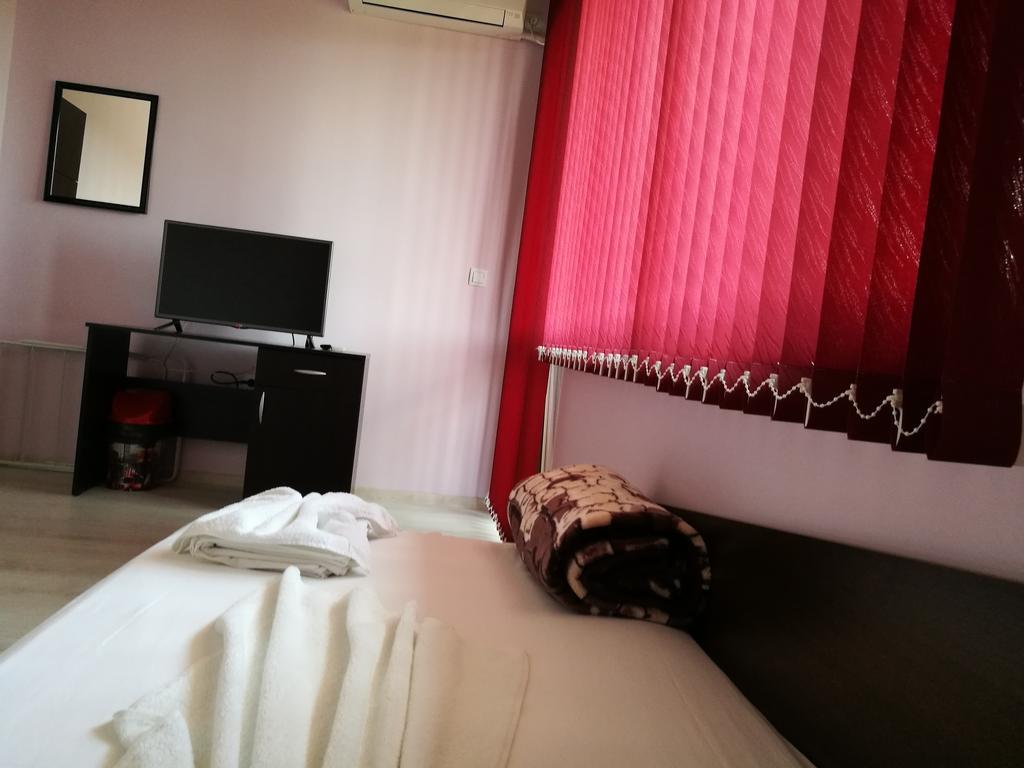 Guest House Karaulanov Elhovo  Extérieur photo
