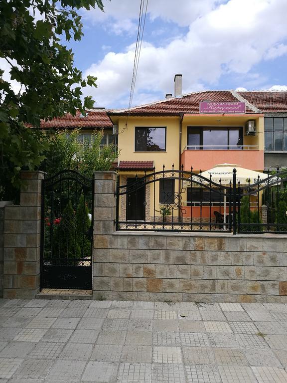Guest House Karaulanov Elhovo  Extérieur photo